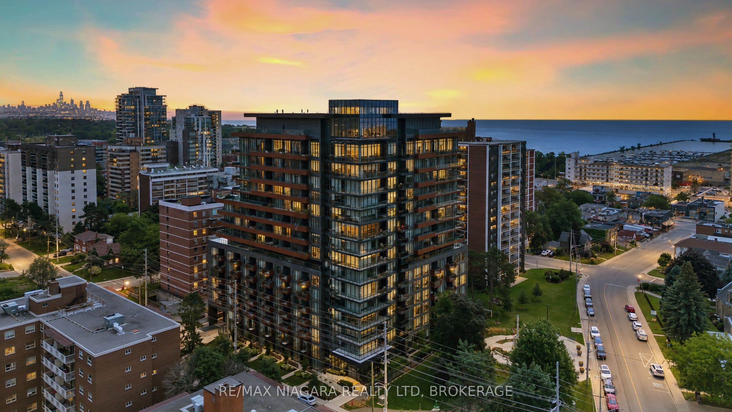 21 Park Street E 717, Mississauga, ON L5G 1L7