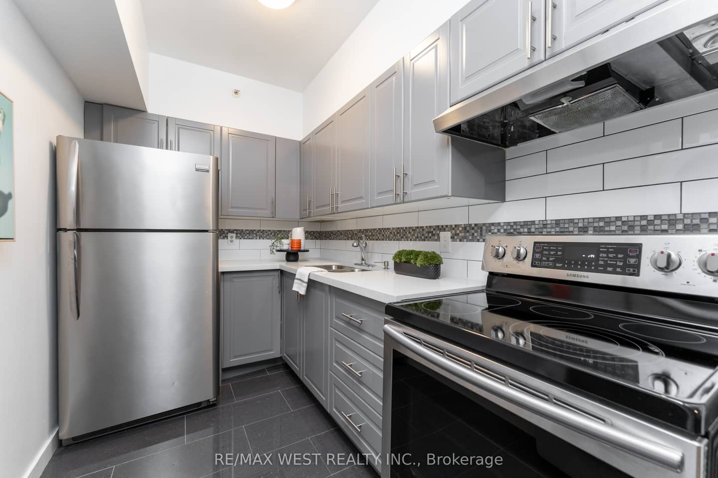 5800 Sheppard Avenue E 414, Toronto, ON M1B 5J7