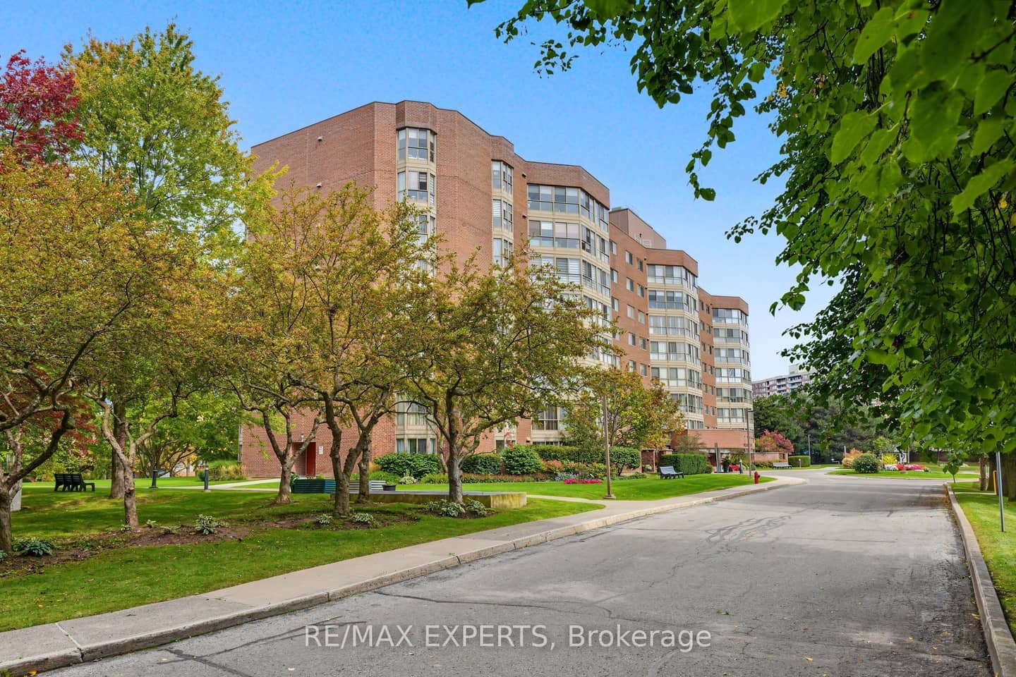5 Weldrick Road W 605, Richmond Hill, ON L4C 8S9