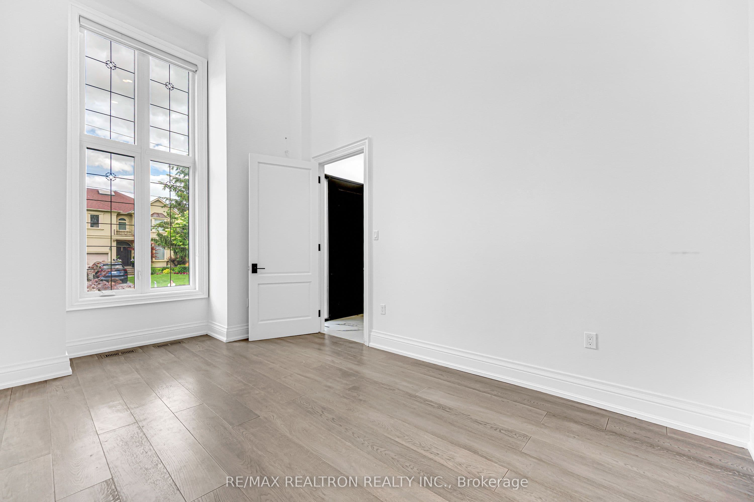130 Pemberton Avenue, Toronto, ON M2M 1Y7