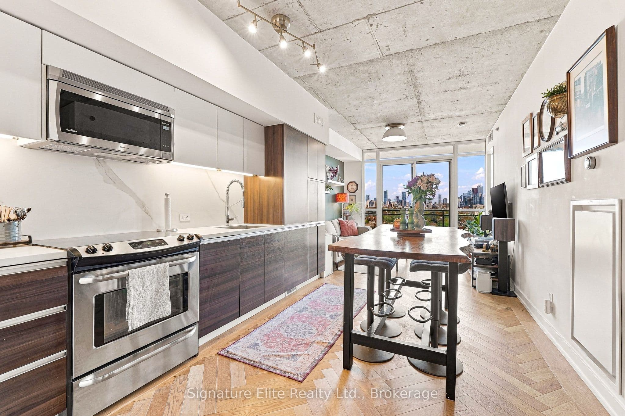 20 Minowan Miikan Lane 1303, Toronto, ON M6J 0E5