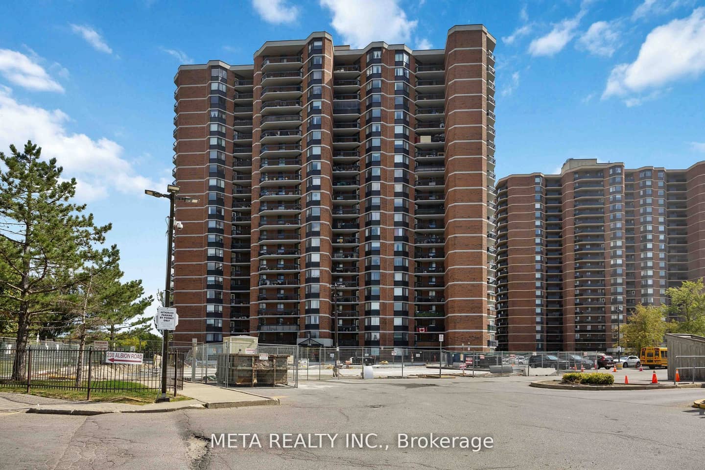 236 Albion Road 604, Toronto, ON M9W 6A6