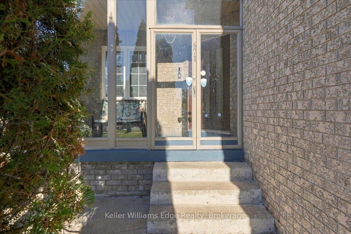 671 Twain Avenue, Mississauga, ON L5W 1K7