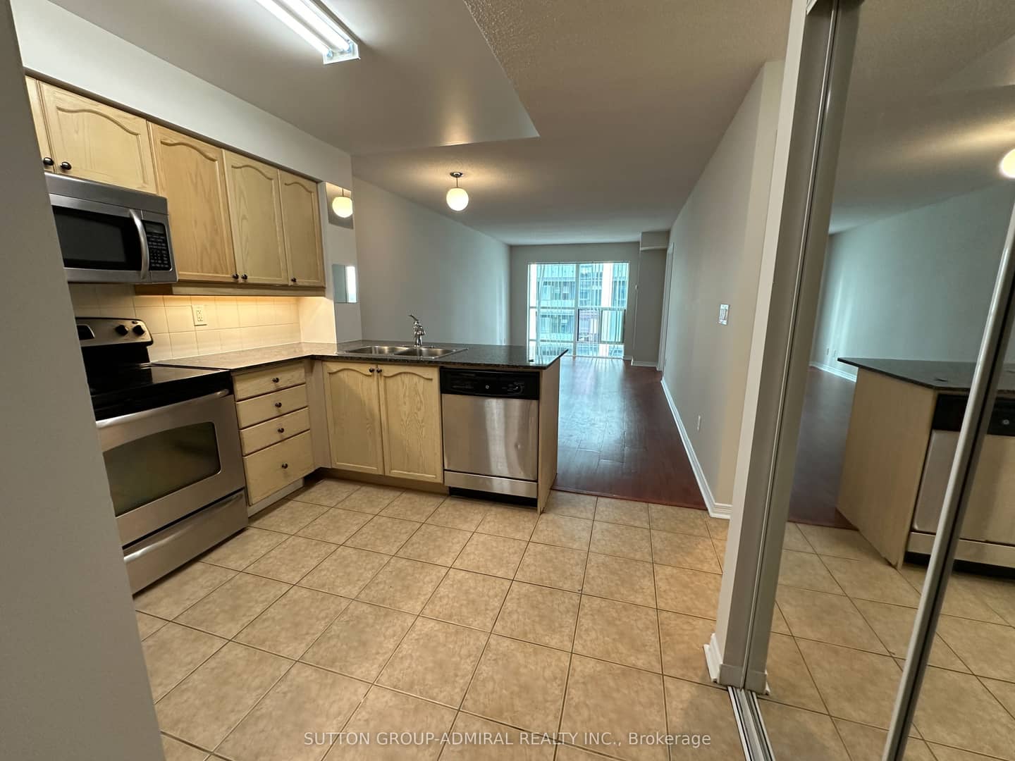 185 Oneida Crescent 911, Richmond Hill, ON L4B 0B1