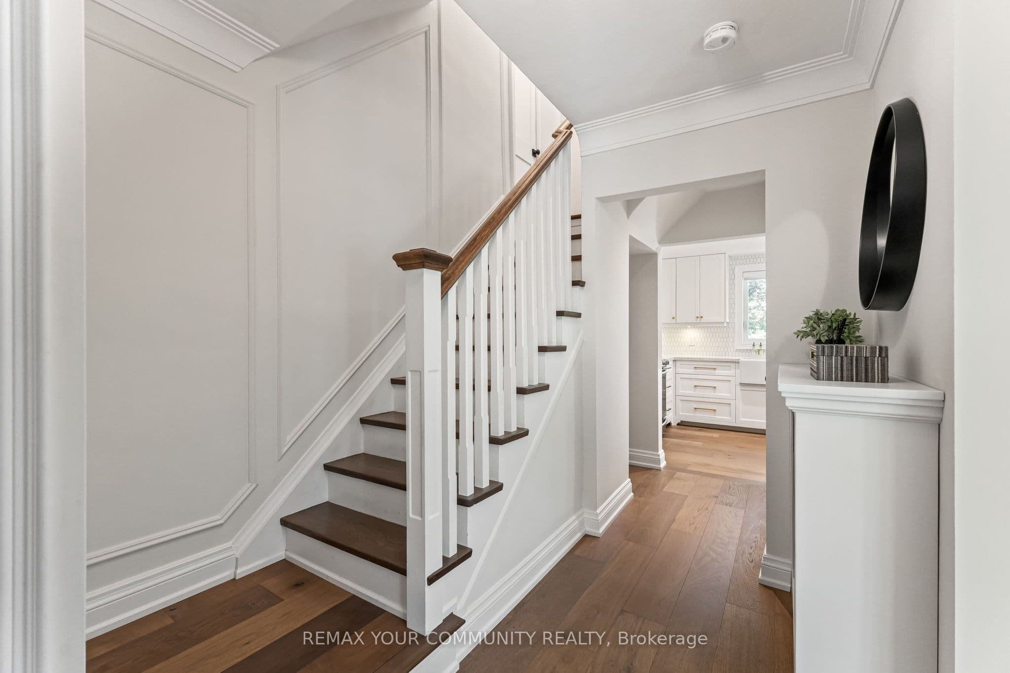 189 Prince Edward Drive S, Toronto, ON M8Y 3X1