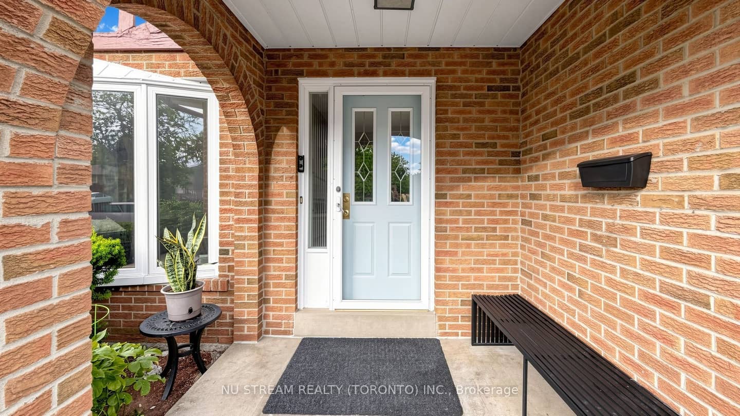 3163 Ibbetson Crescent, Mississauga, ON L5C 1Z1