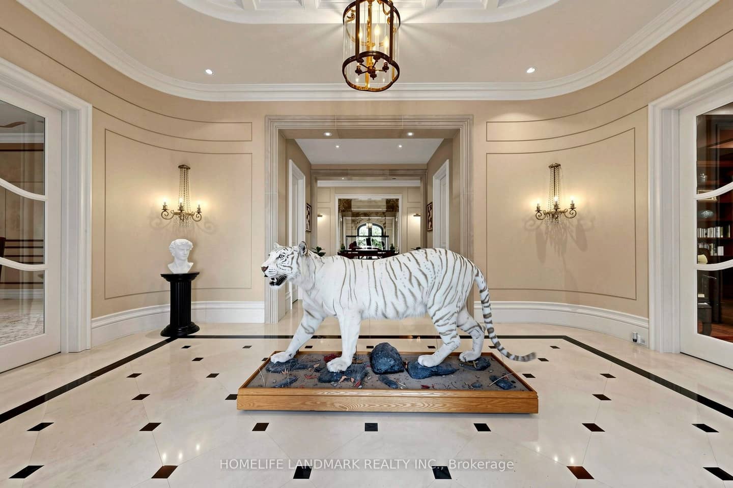 25 The Bridle Path, Toronto, ON M2L 1C9