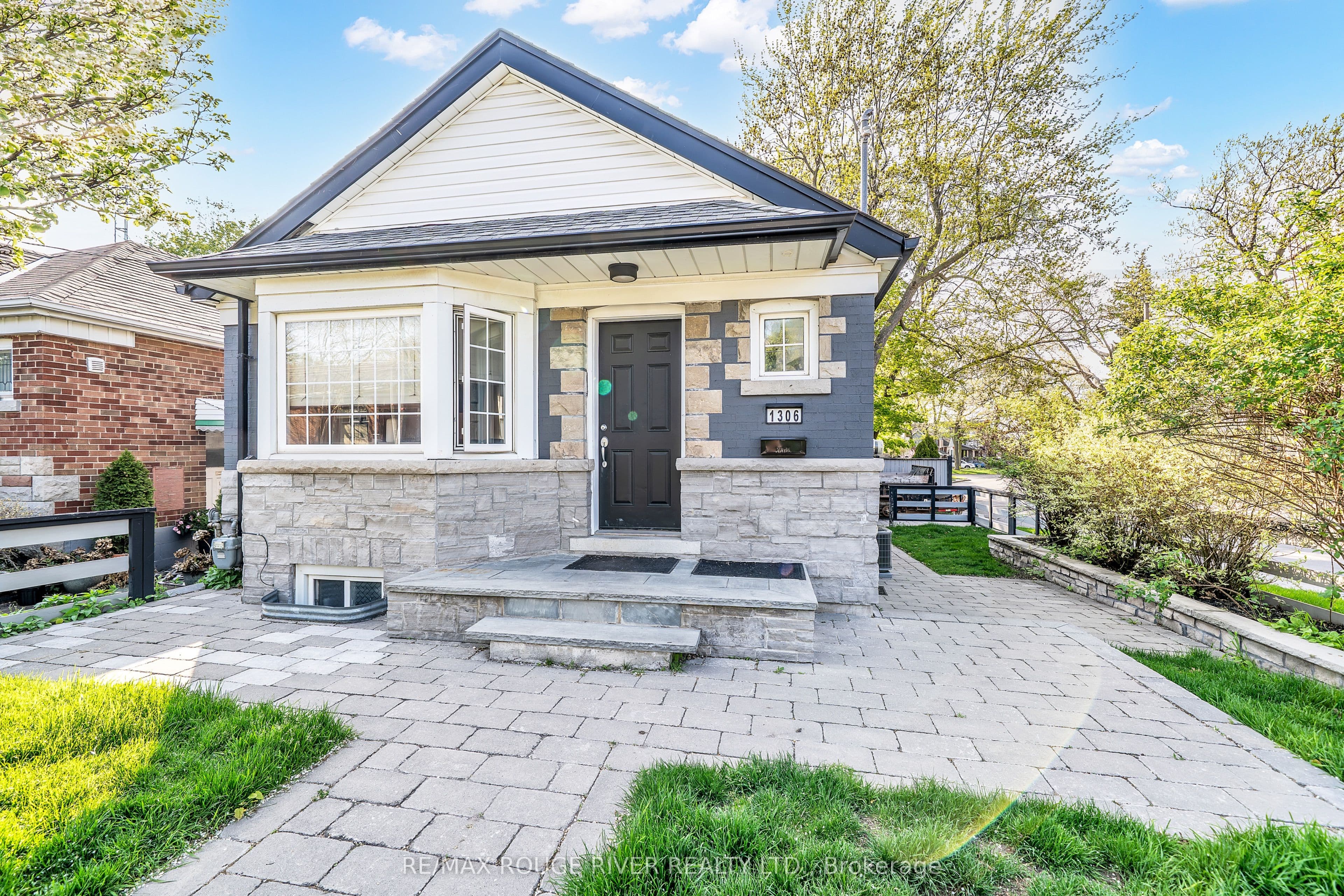 1306 Kingston Road, Toronto, ON M1N 1P5