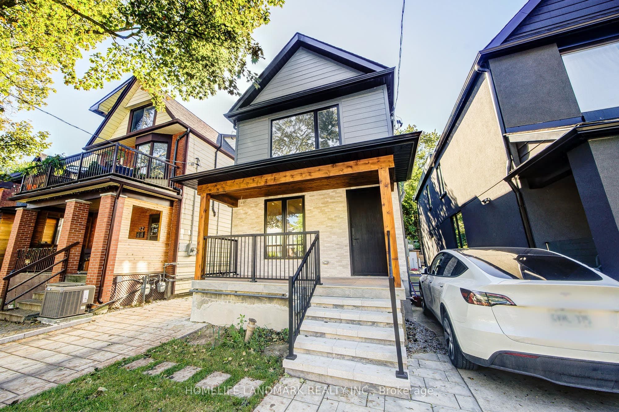 34 Hiawatha Road, Toronto, ON M4L 2X8