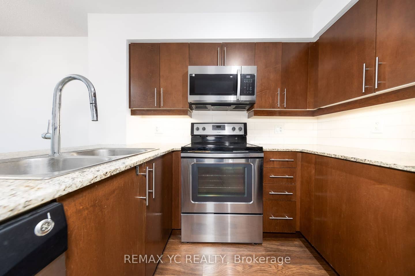 2191 Yonge Street 1103, Toronto, ON M4S 3H8