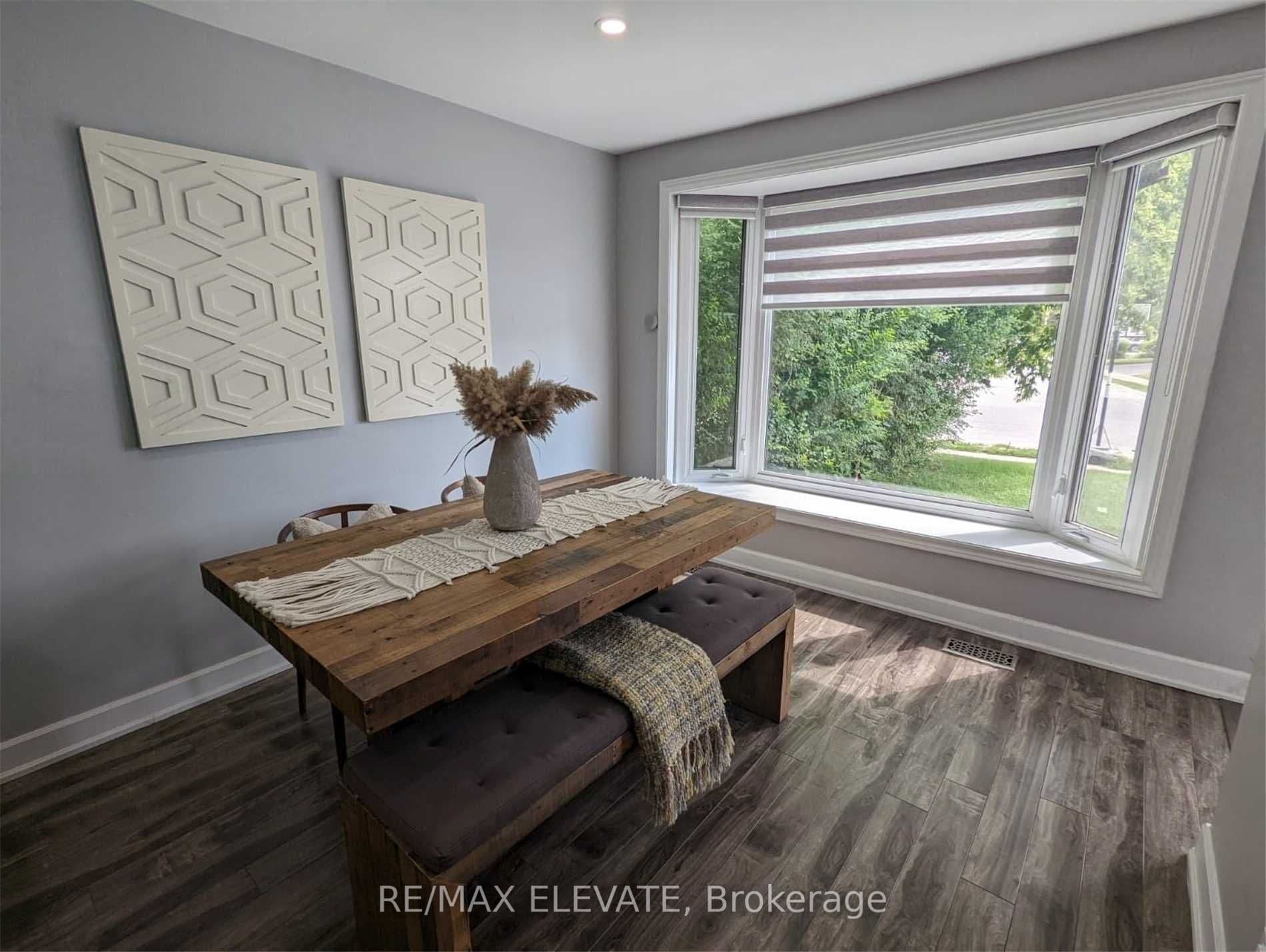 302 Demaine Crescent, Richmond Hill, ON L4C 2W5