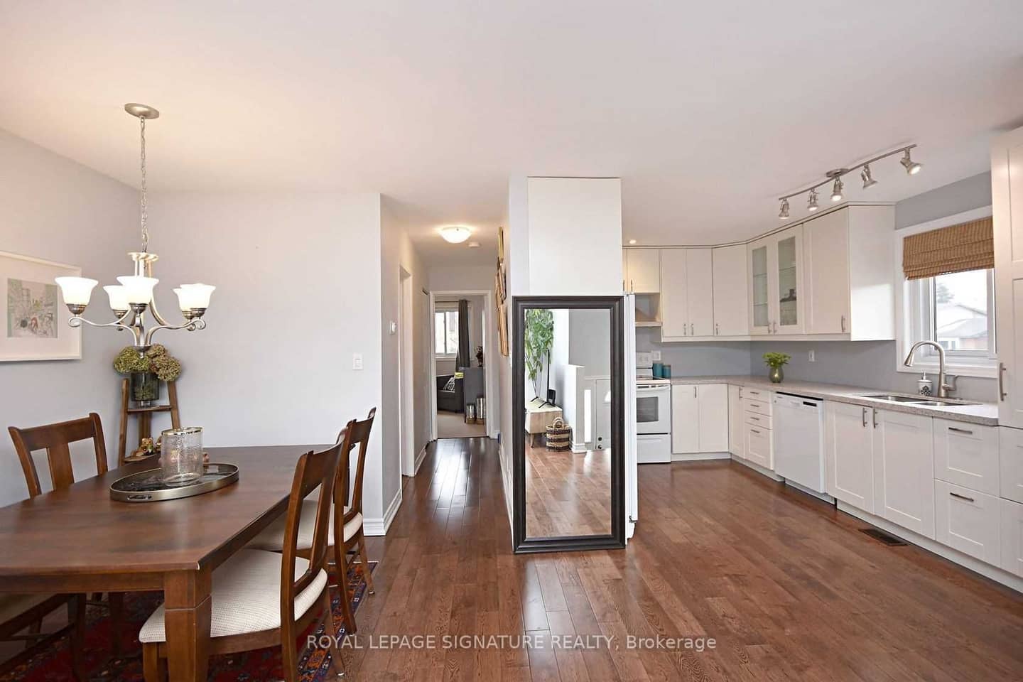 6303 Plowmans Heath, Mississauga, ON L5N 3W1