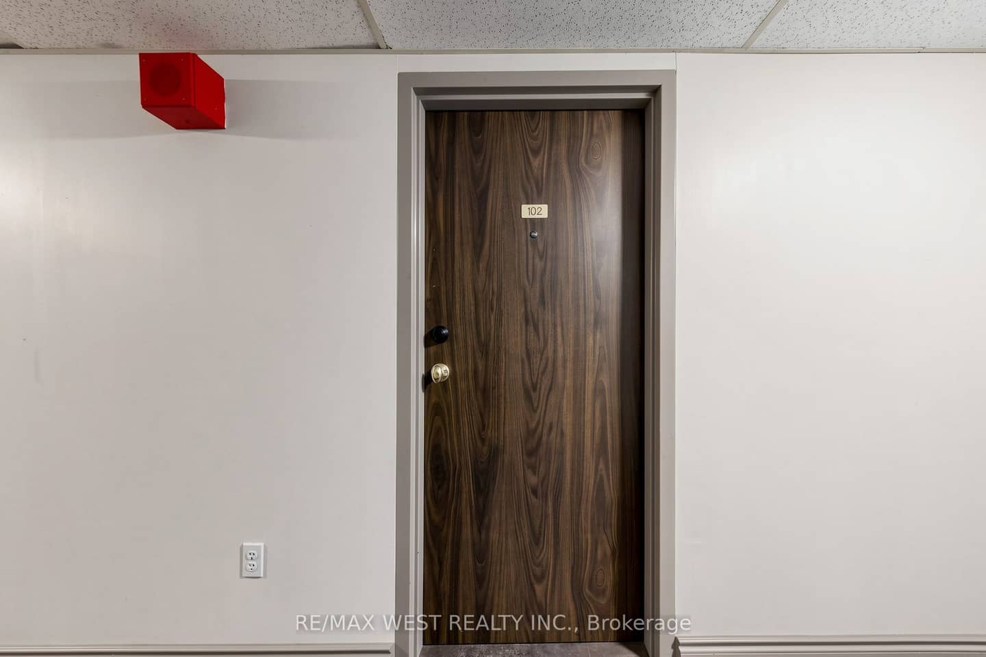 370 Dixon Road 102, Toronto, ON M9R 1T2