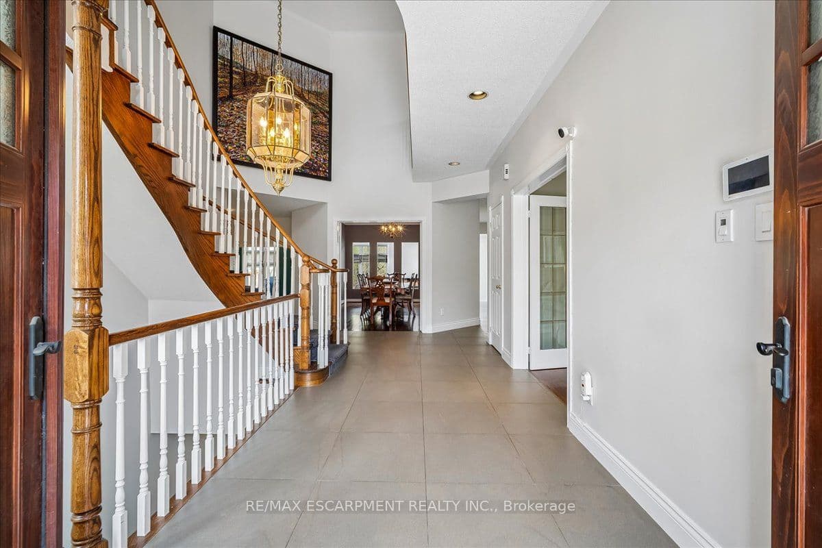 2203 Winding Woods Drive, Oakville, ON L6H 5T9