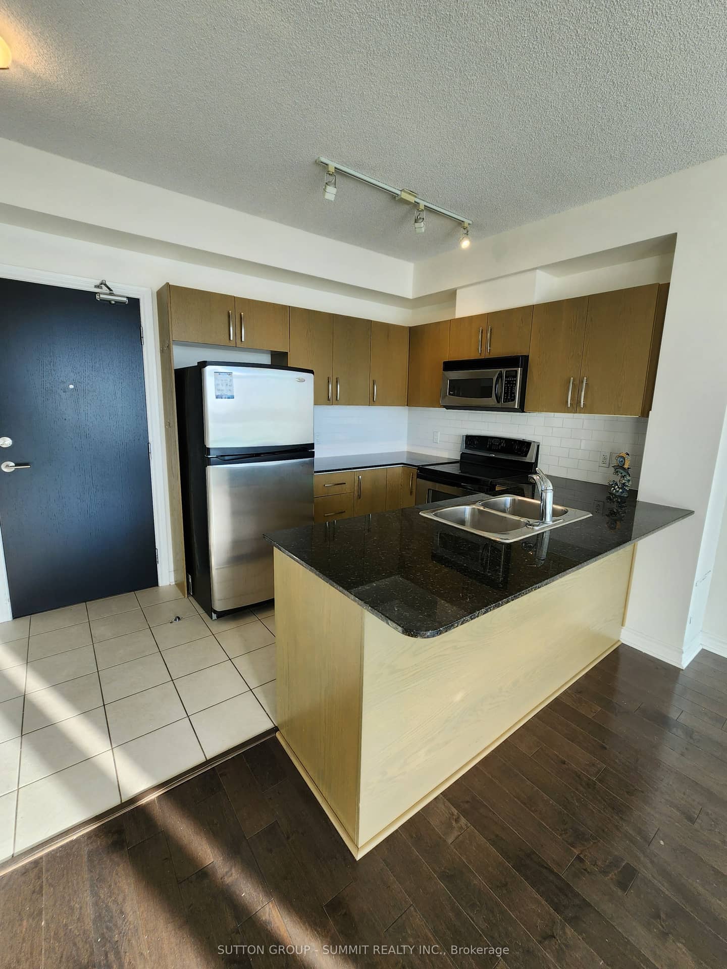 3504 HURONTARIO Street 1003, Mississauga, ON L5B 1P2