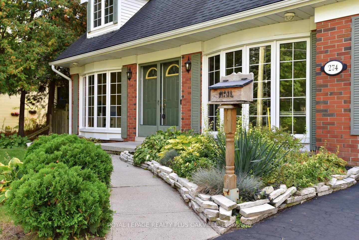 274 Belvenia Road, Burlington, ON L7L 2G4