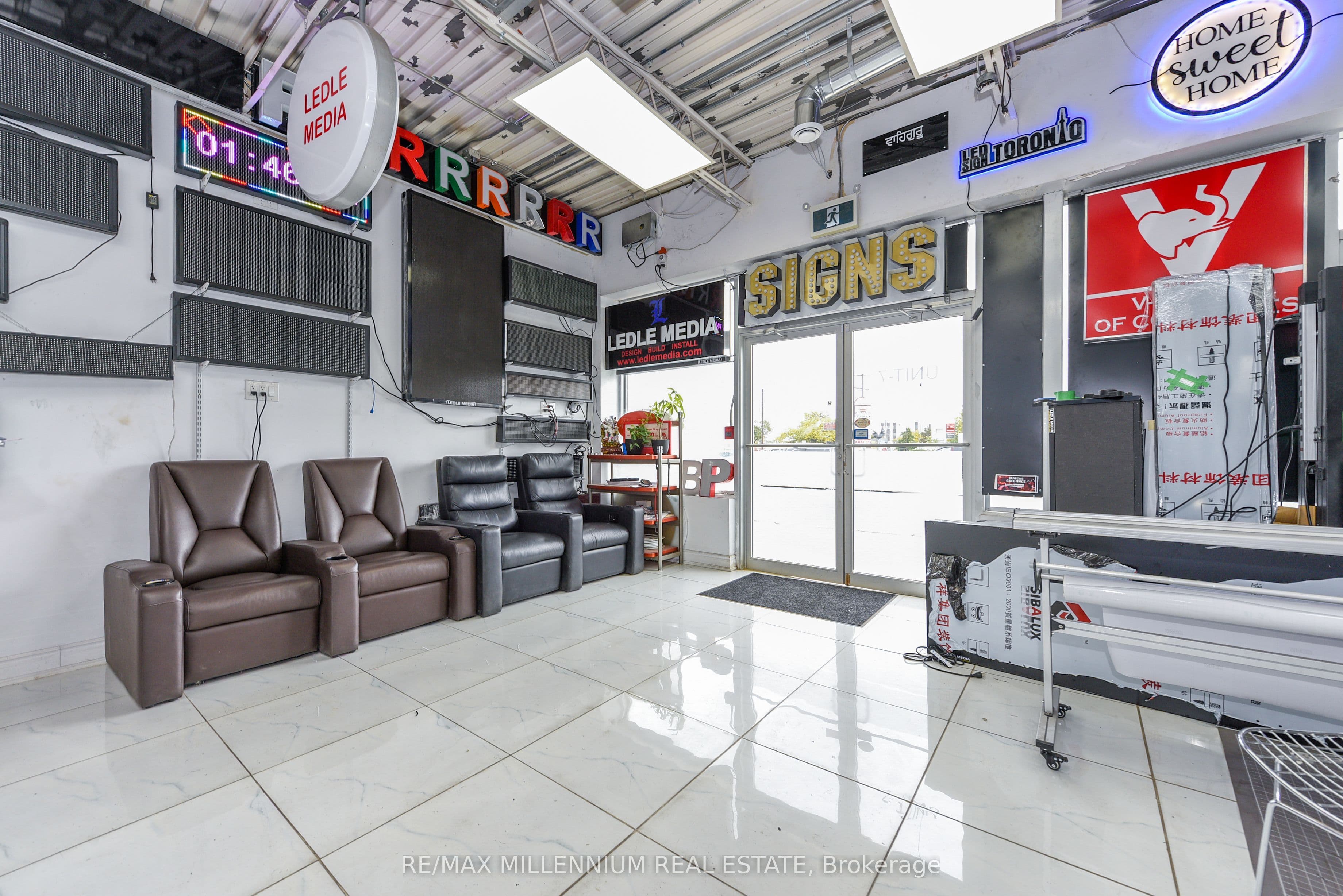1780 Albion Road 7, Toronto, ON M9V 1C1