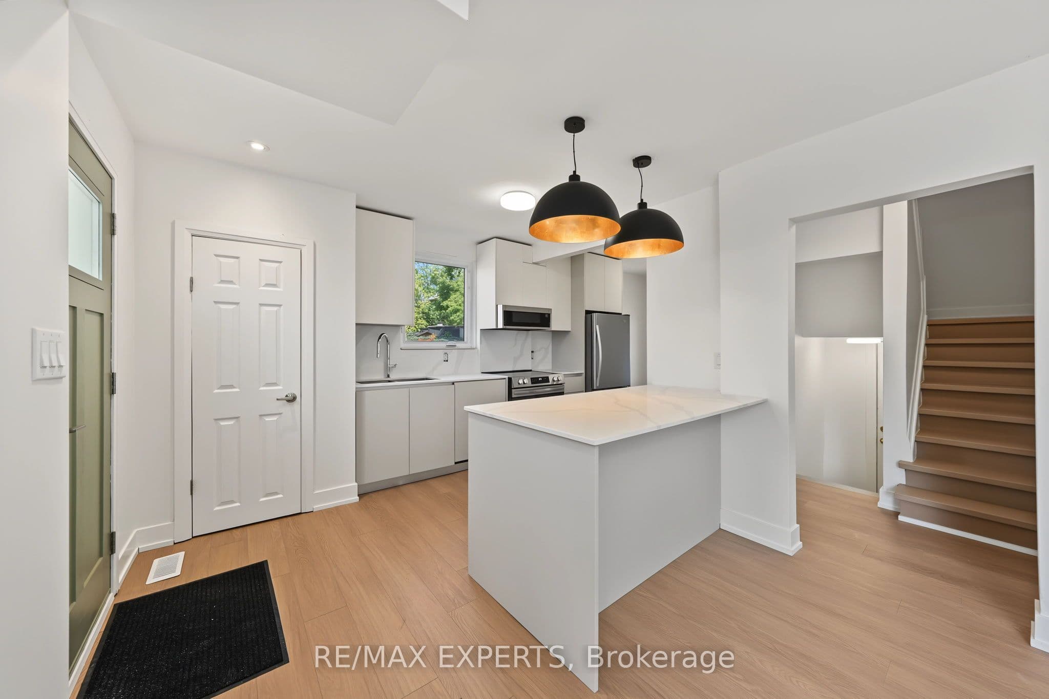 3 Greenacres Road, Toronto, ON M6M 4A6
