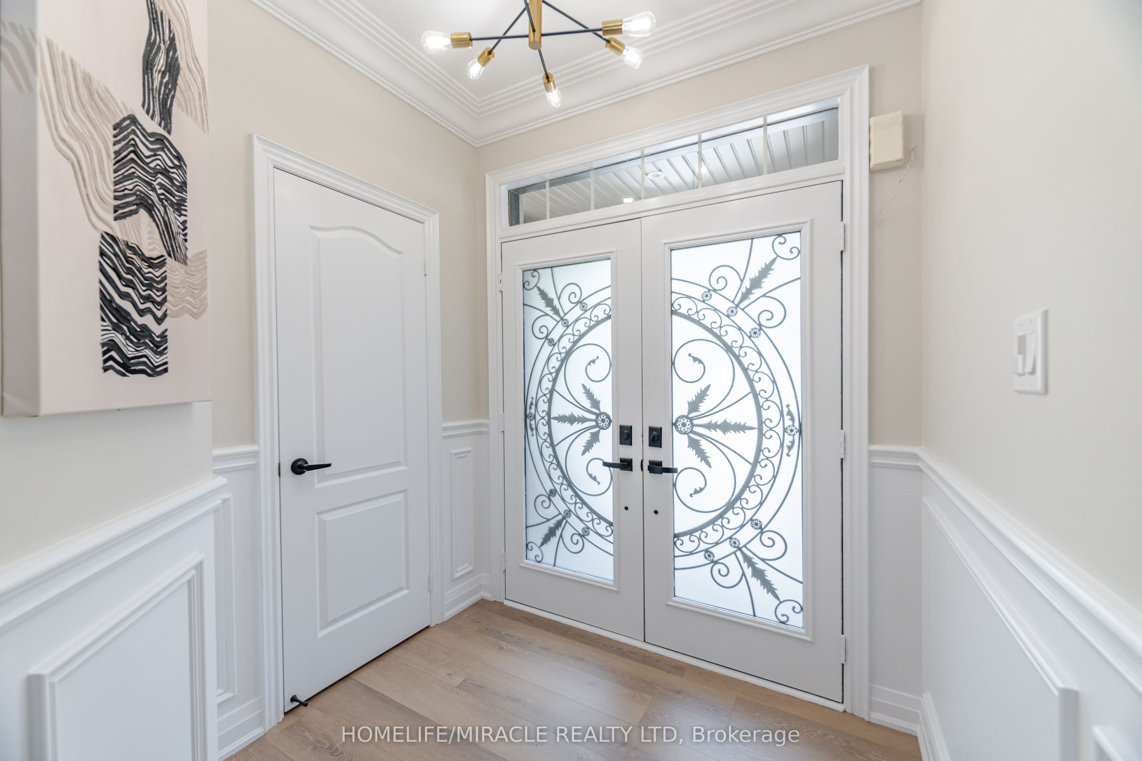 28 Sussexvale Drive, Brampton, ON L6R 3S1