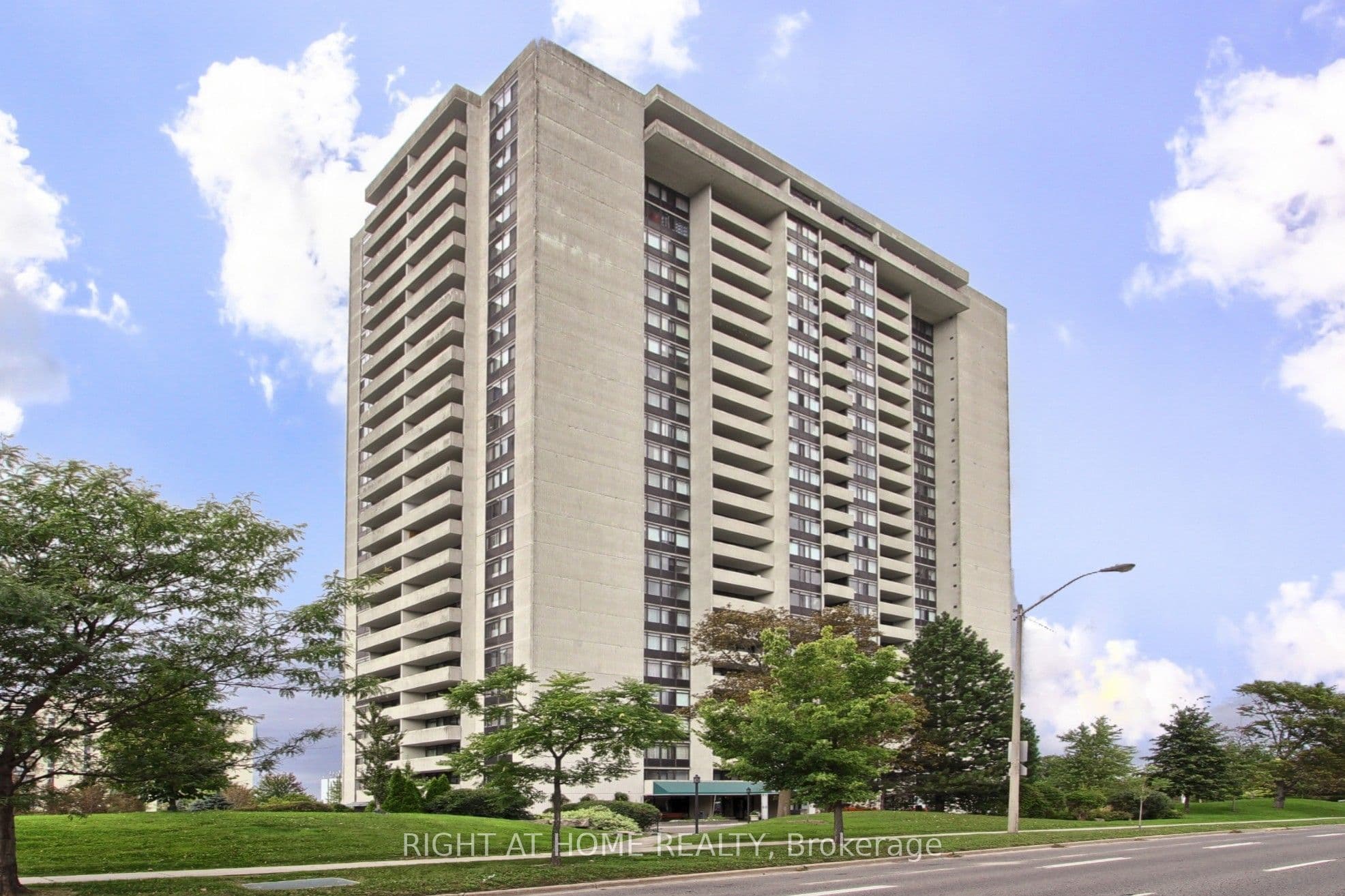 3300 Don Mills Road 1006, Toronto, ON M2J 4X7