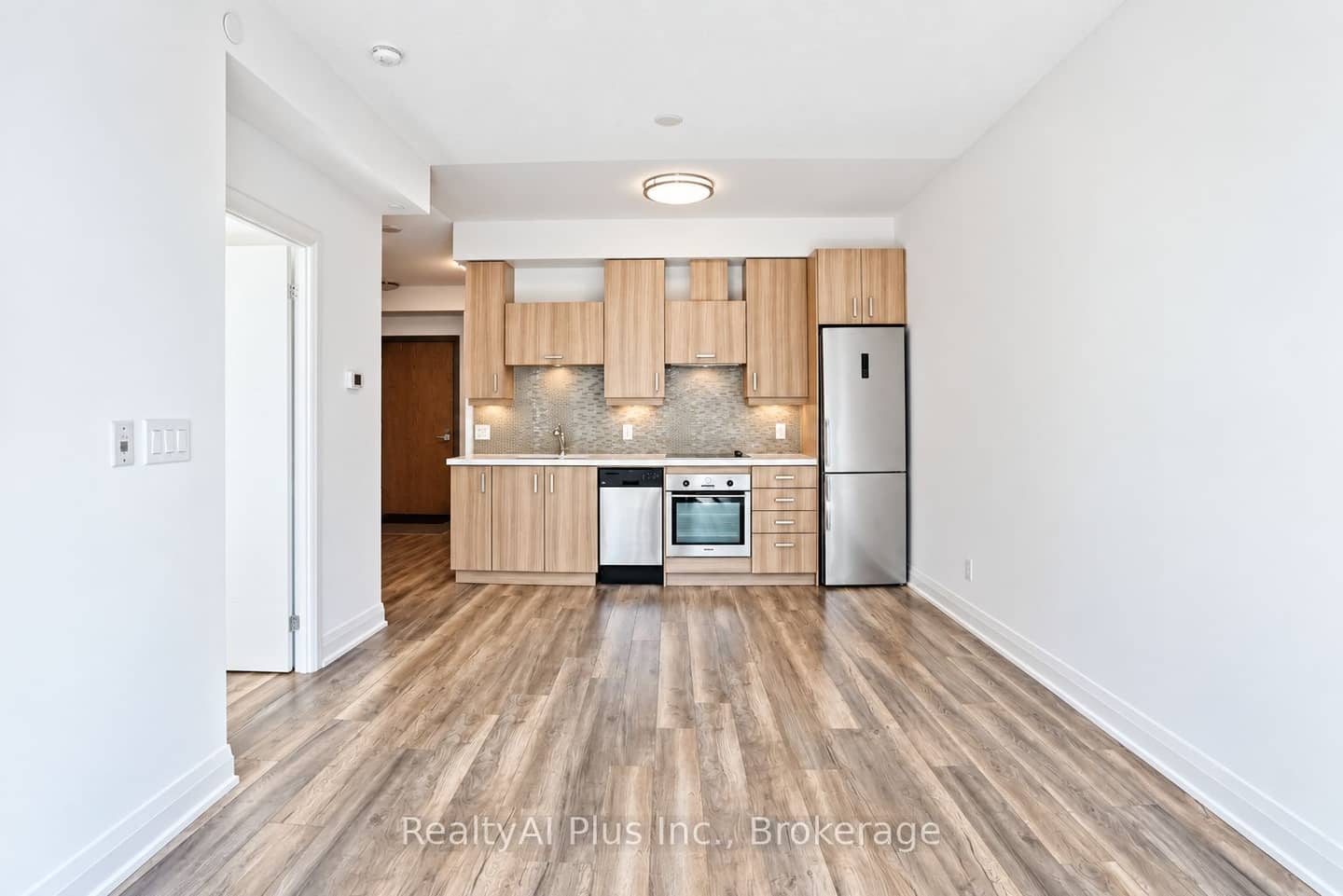 28 Uptown Drive 301, Markham, ON L3R 5M8