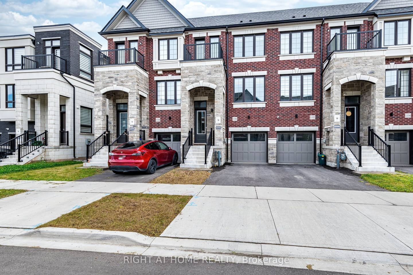1330 Shevchenko Boulevard, Oakville, ON L6M 5R4