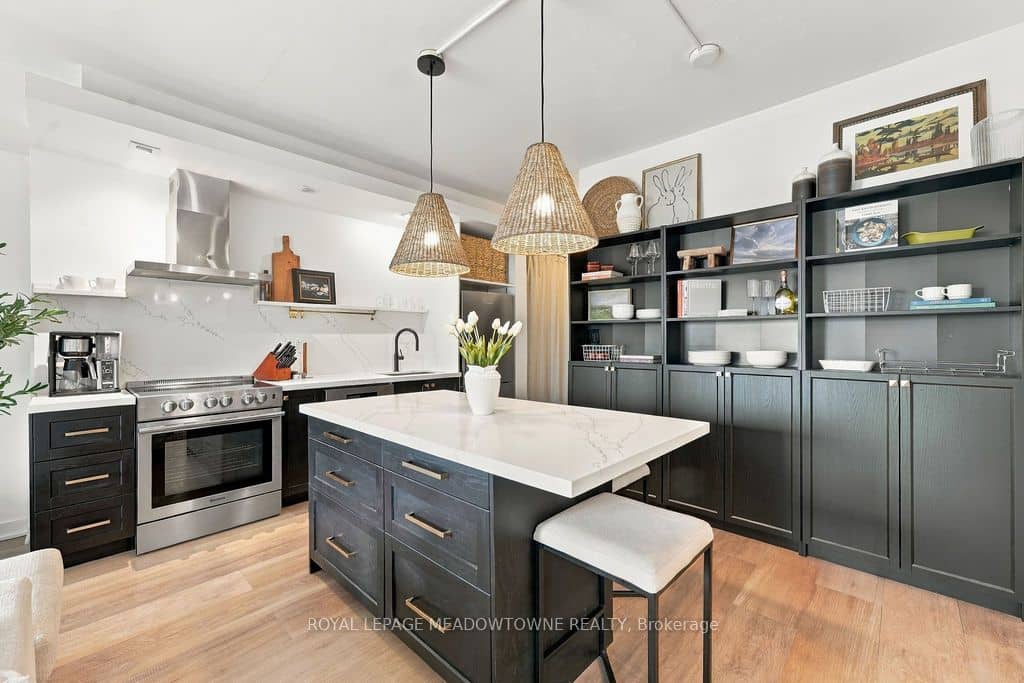 165 Legion Road N 1321, Toronto, ON M8Y 0B3