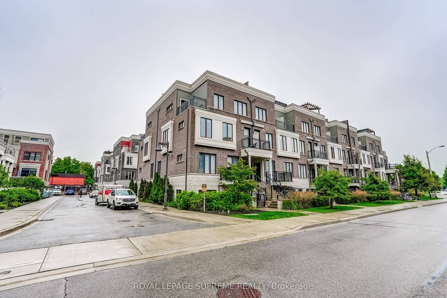 70 Eastwood Park Garden 36, Toronto, ON M8W 0B2