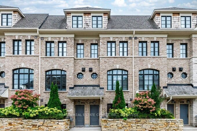 2034 Queensborough Gate 23, Mississauga, ON L5M 0X9