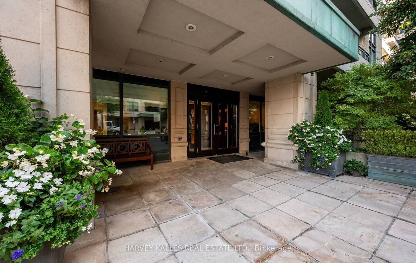 20 Scrivener Square 418, Toronto, ON M4W 3X9