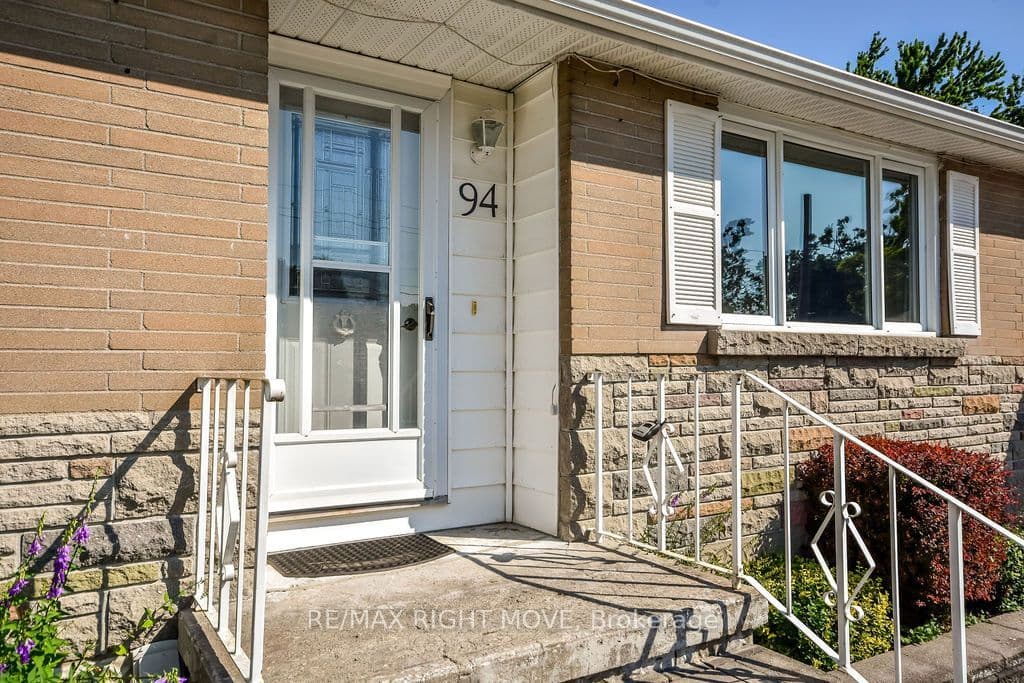 94 Fittons Road E, Orillia, ON L3V 2J5