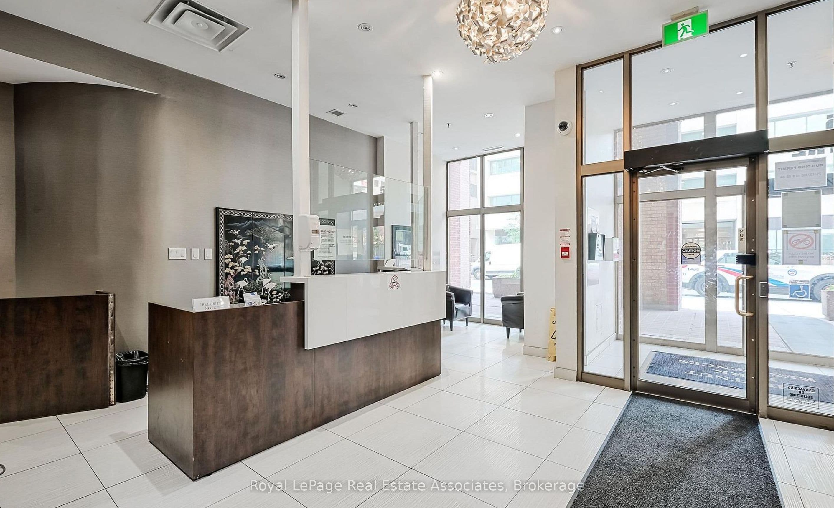 55 Centre Avenue 1805, Toronto, ON M5G 1R4