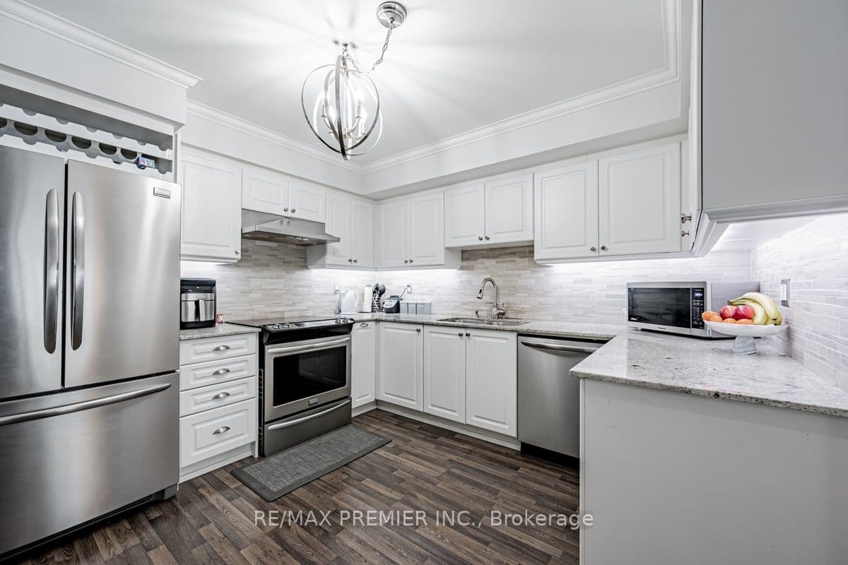 140 Widdicombe Hill Boulevard 624, Toronto, ON M9R 0A9