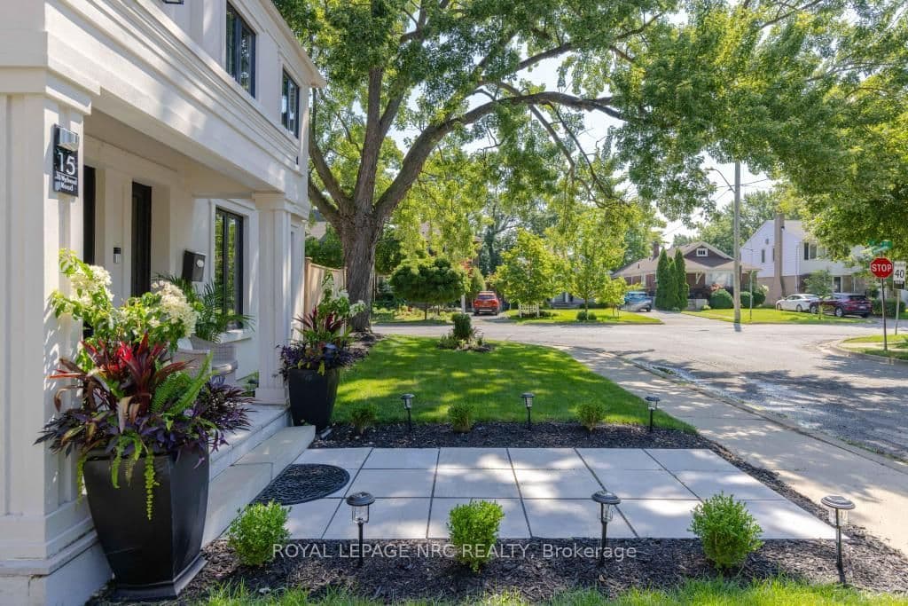 15 Wychwood Road, St. Catharines, ON L2R 3S1