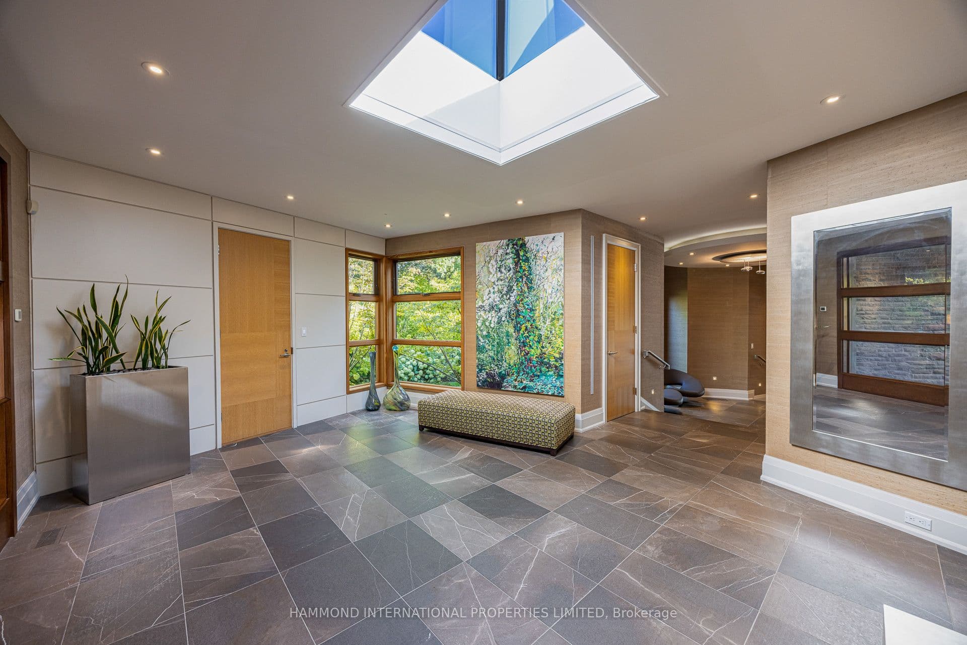 7 Oxbow Road, Toronto, ON M3B 1Z9