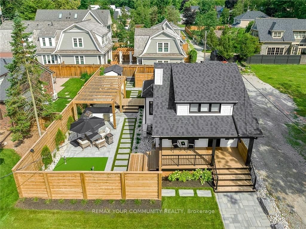 1379 Caroline Street, Burlington, ON L7S 1H5