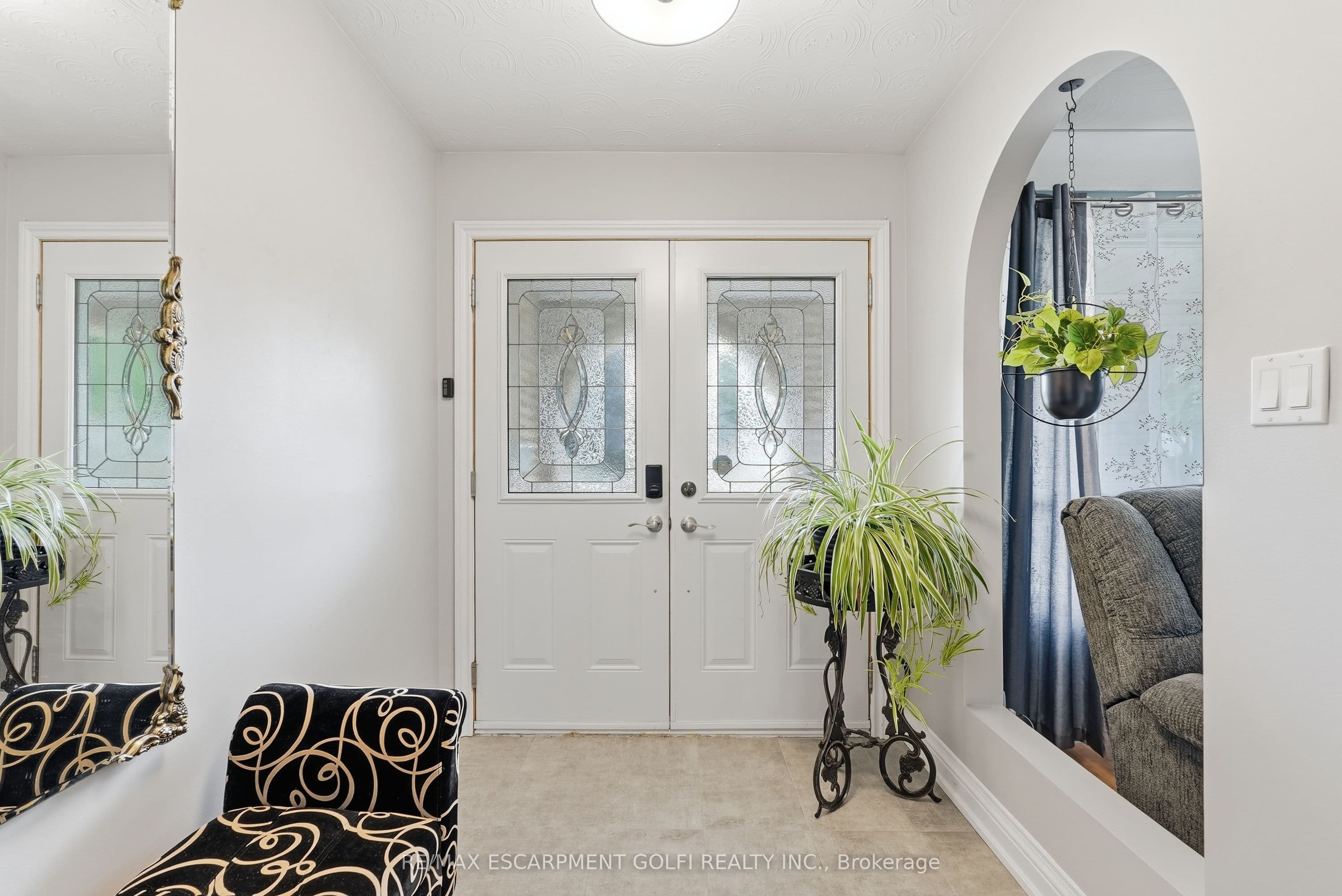 377 Carson Drive, Hamilton, ON L8T 4T8