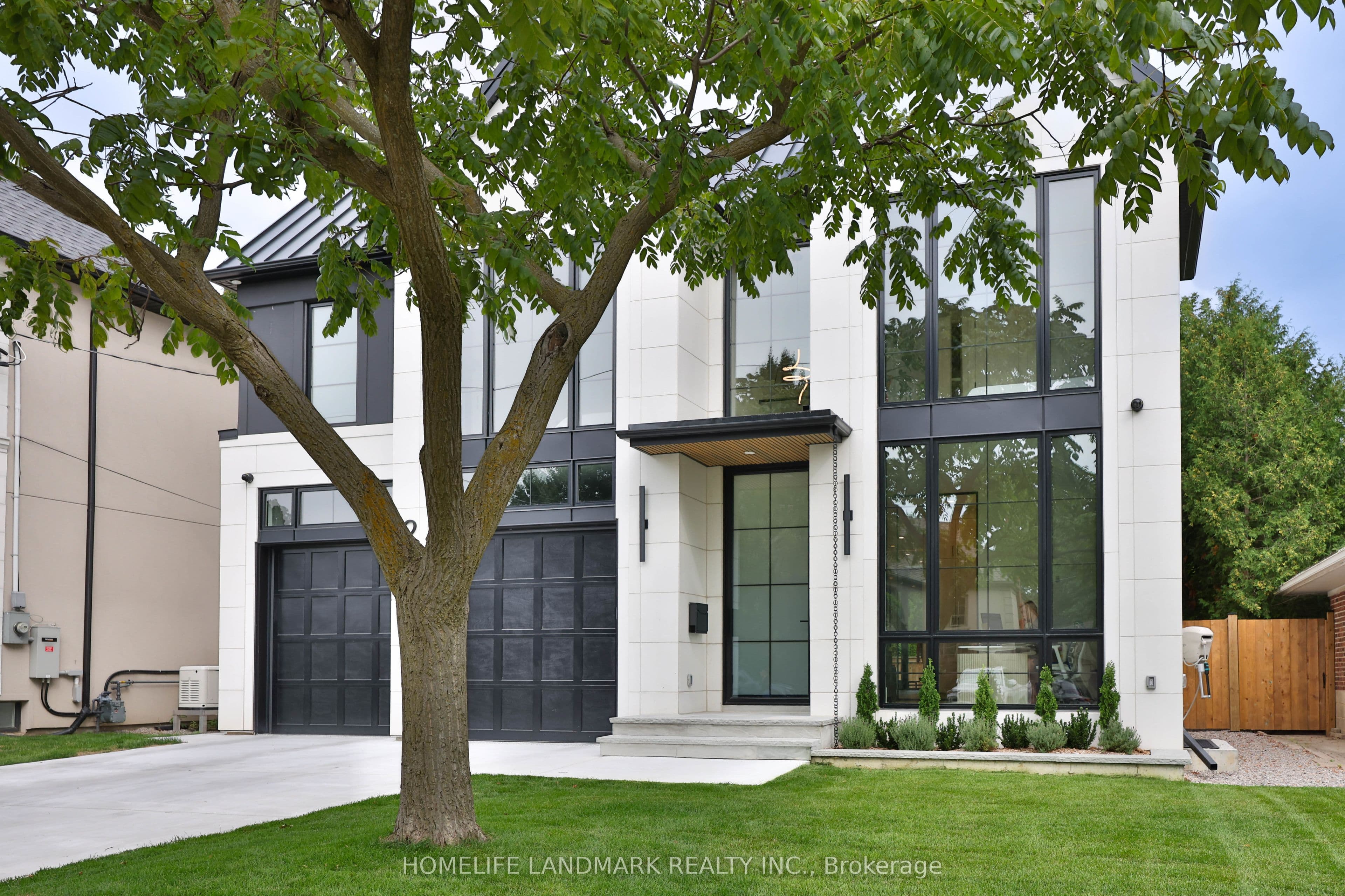 12 Bernice Avenue, Toronto, ON M8Y 1Z6
