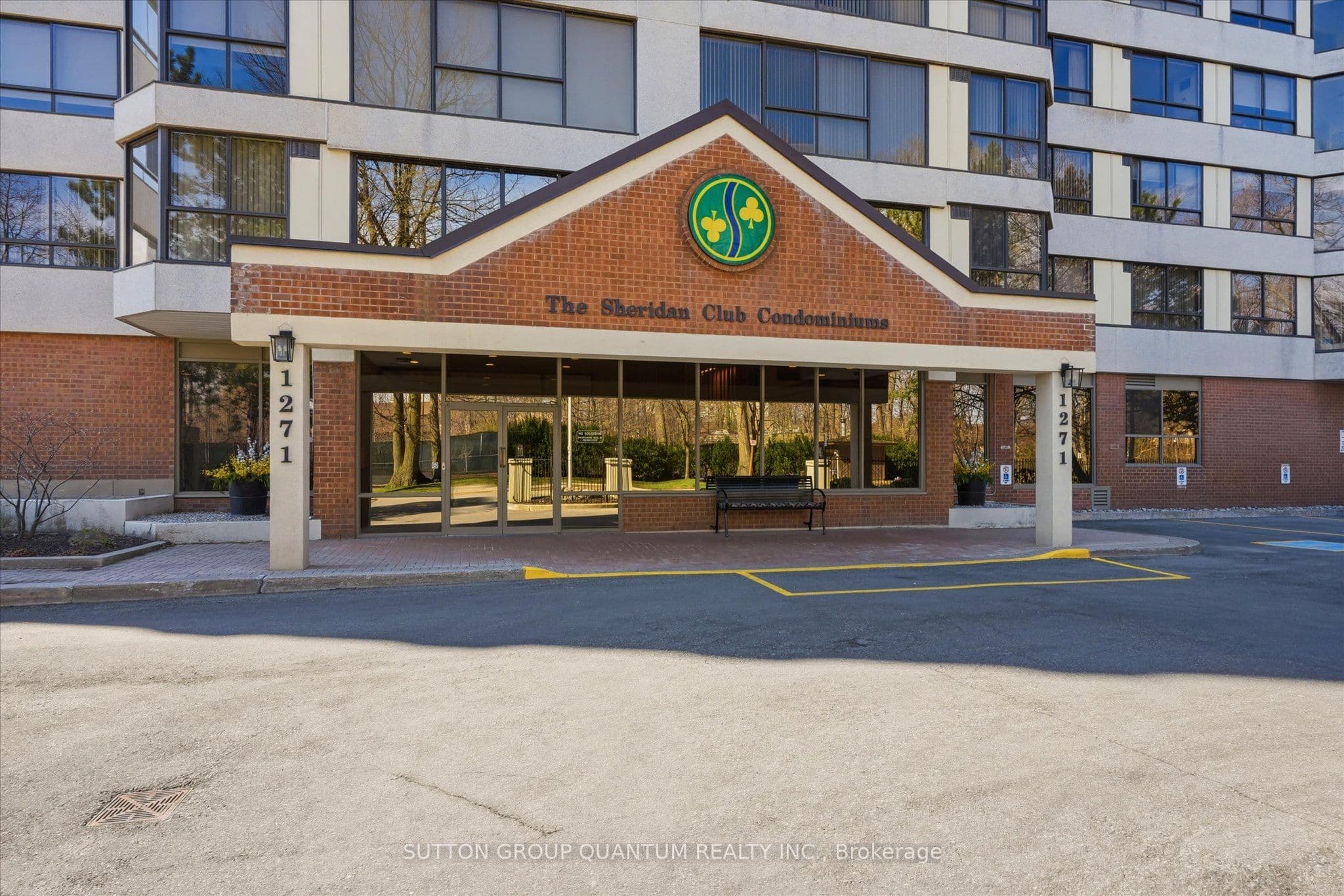 1271 Walden Circle 403, Mississauga, ON L5J 4R4