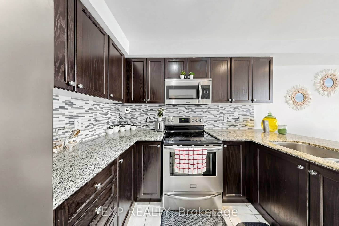 85 Sidney Rundle Avenue, Clarington, ON L1C 0N9