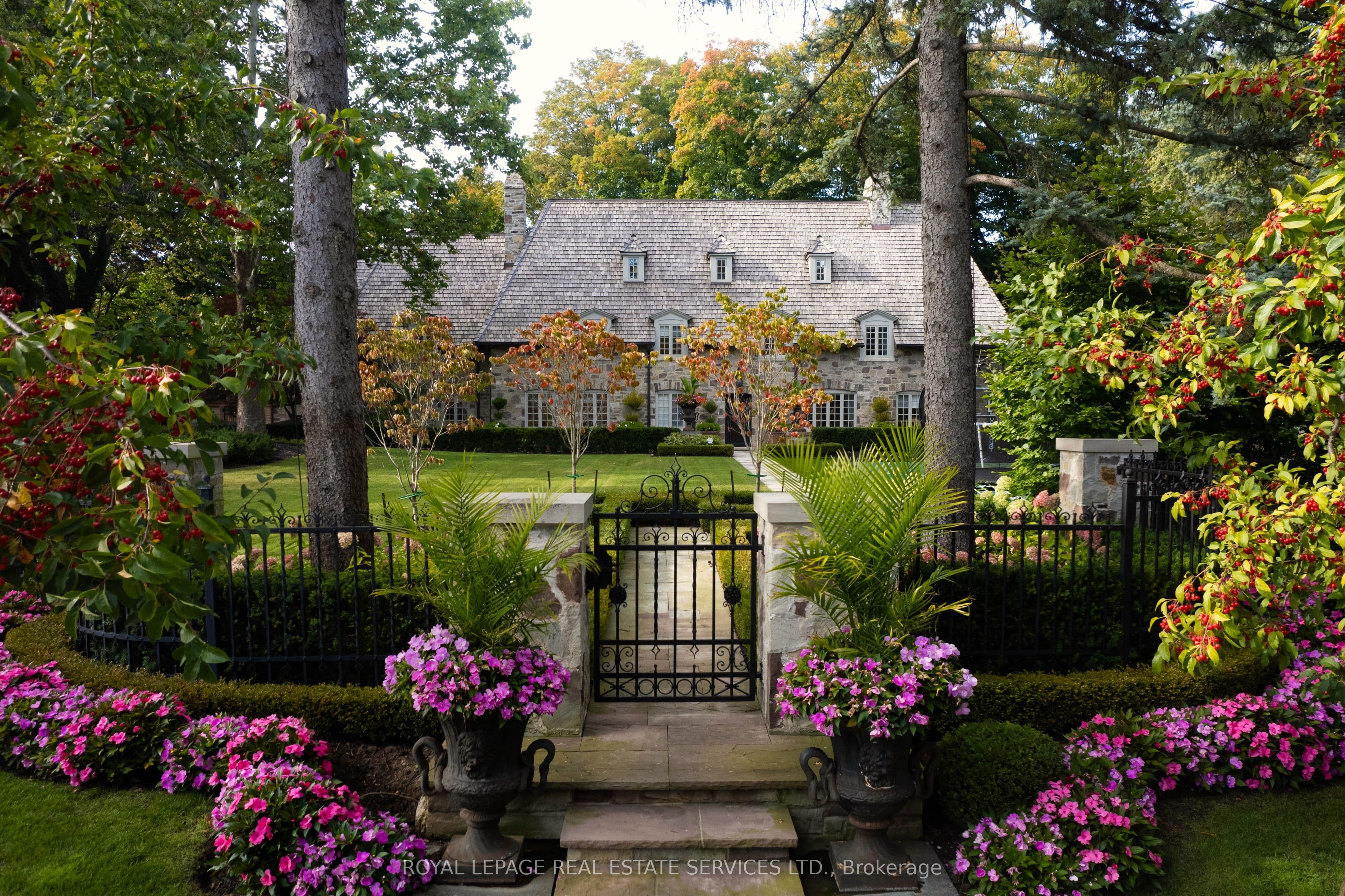 108 Sandringham Drive, Toronto, ON M3H 1C9