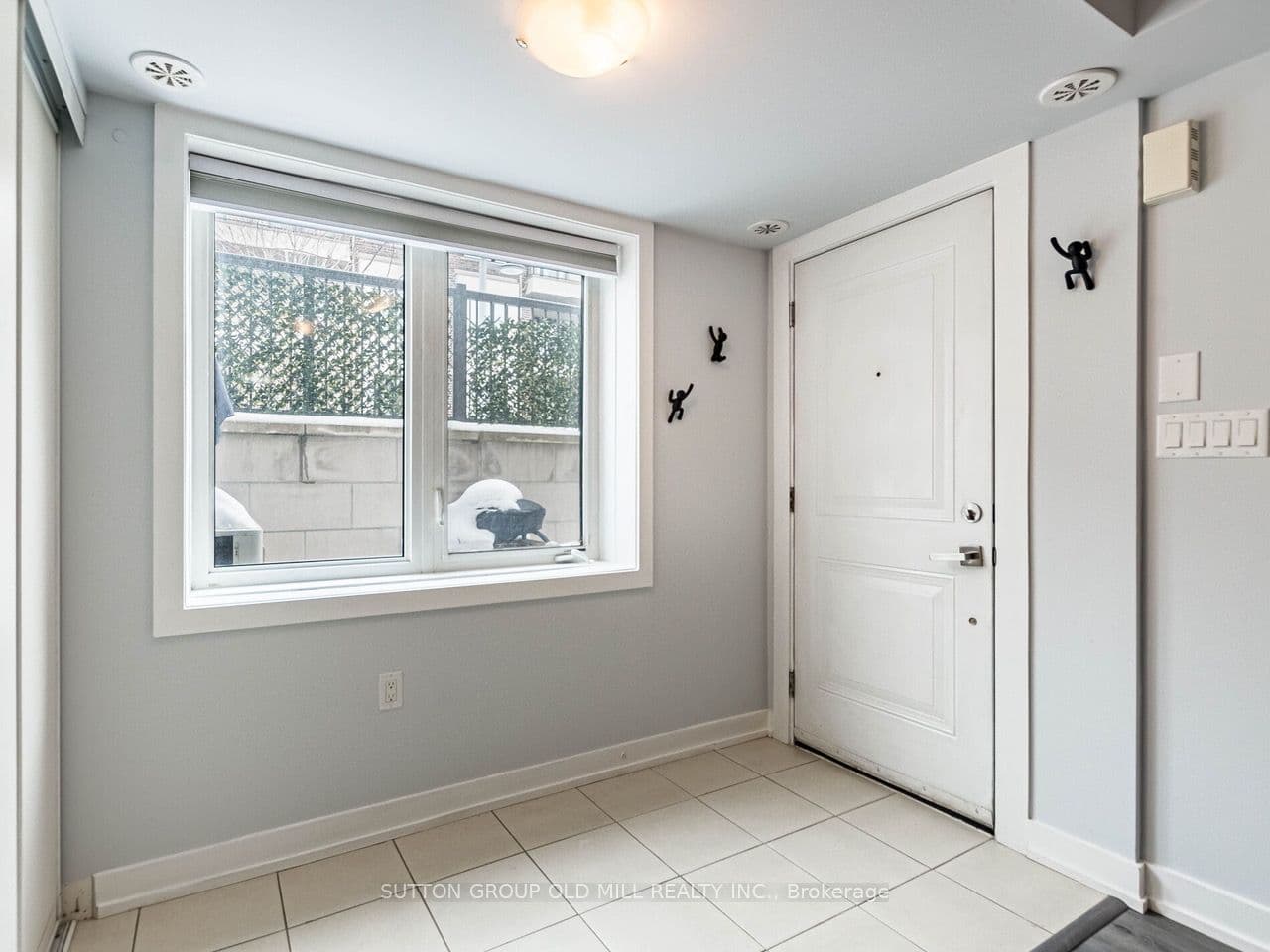 6 Drummond Street 301, Toronto, ON M8V 1Y8