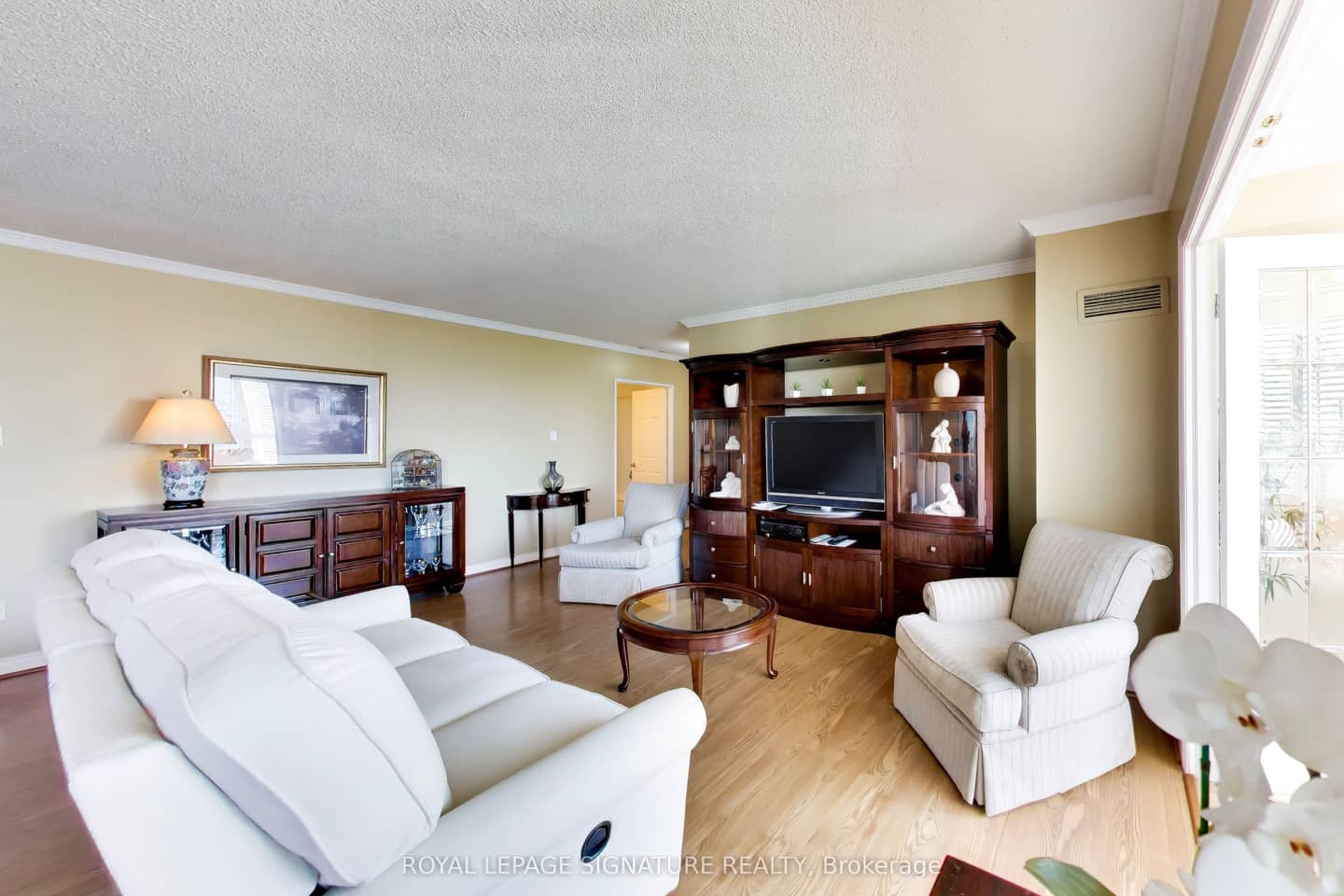 1 Clark Avenue W 1802, Vaughan, ON L4J 7Y6