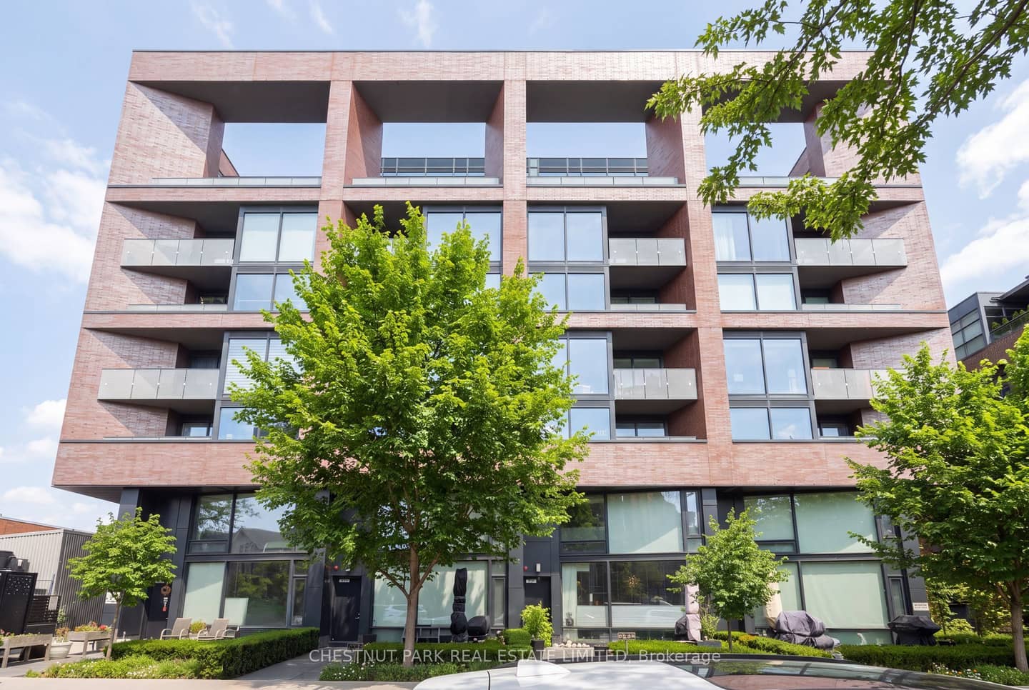 383 Sorauren Avenue 317, Toronto, ON M6R 0A4