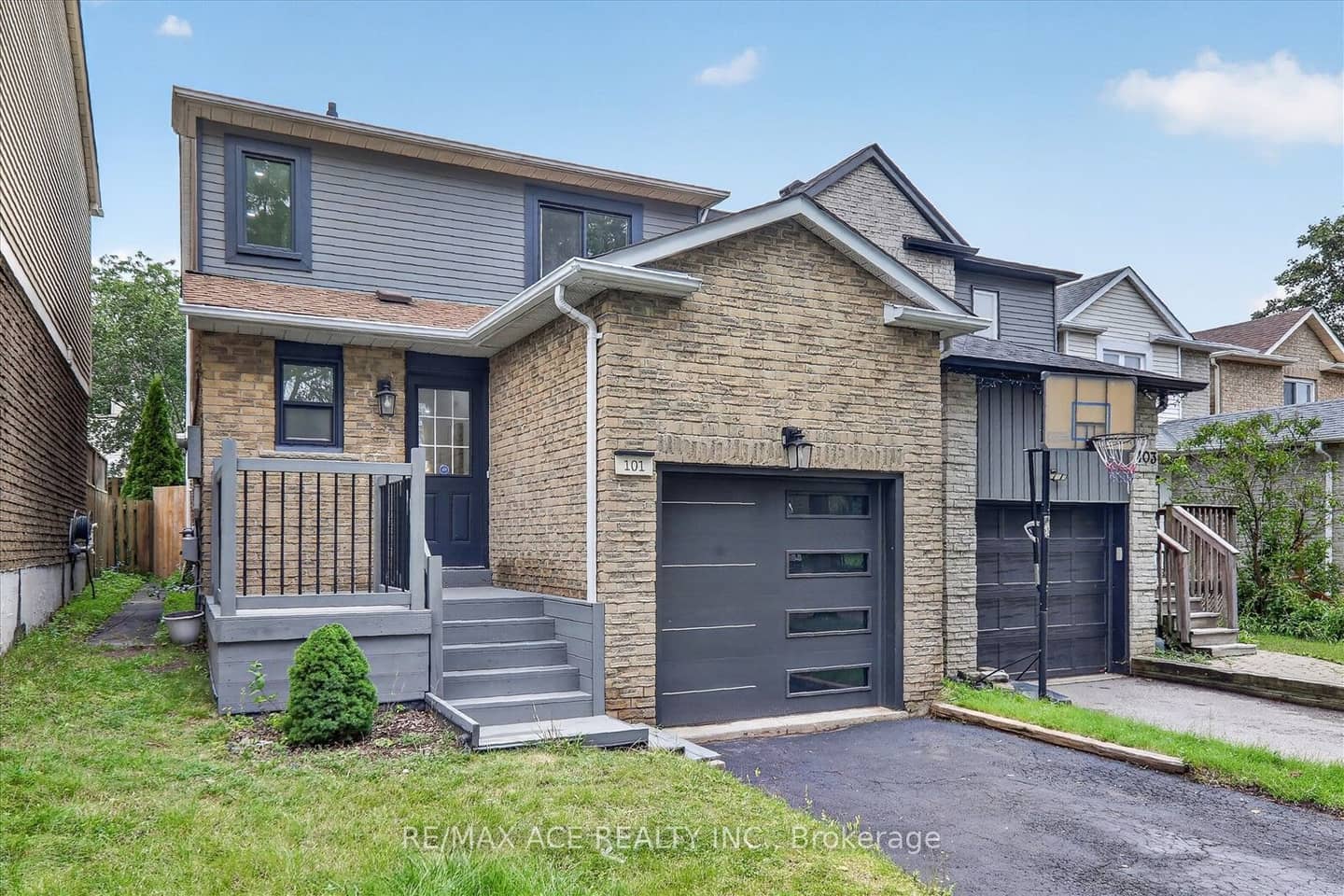 101 Greenfield Crescent, Whitby, ON L1N 7G2