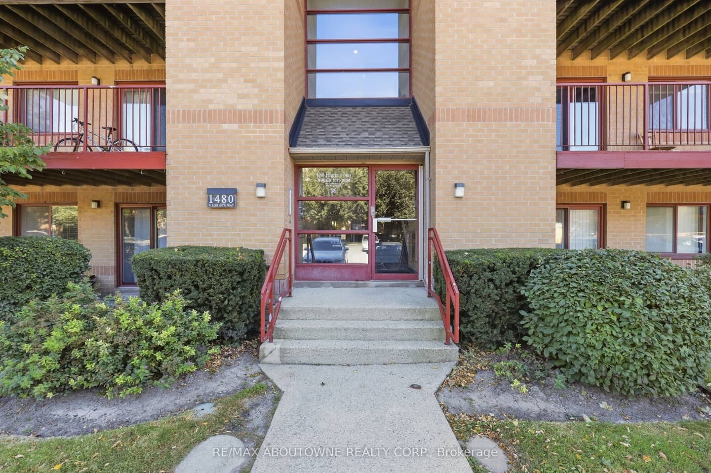1480 Pilgrims Way 1611, Oakville, ON L6M 3G7