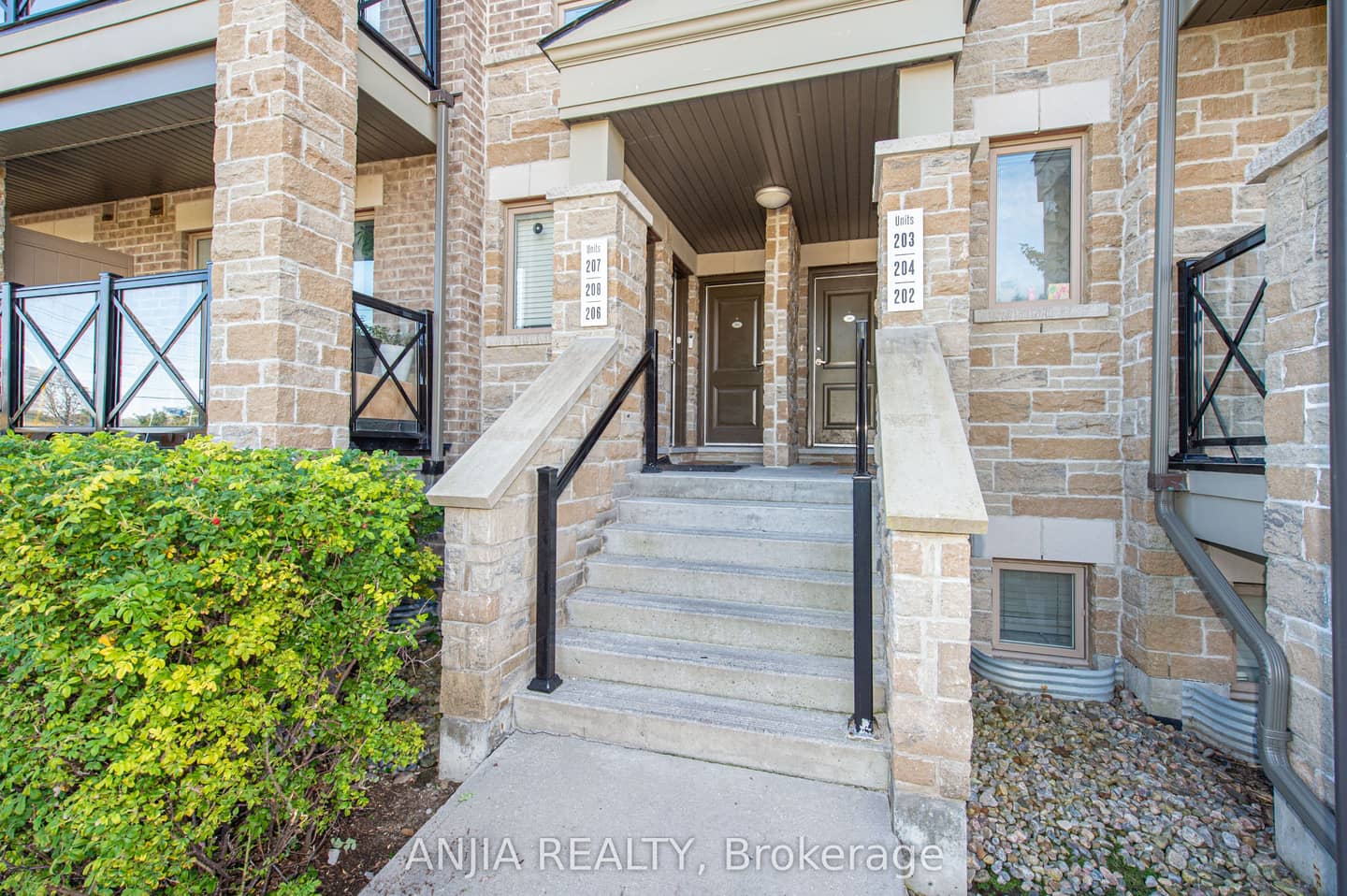 10 Dunsheath Way 207, Markham, ON L6B 1N3