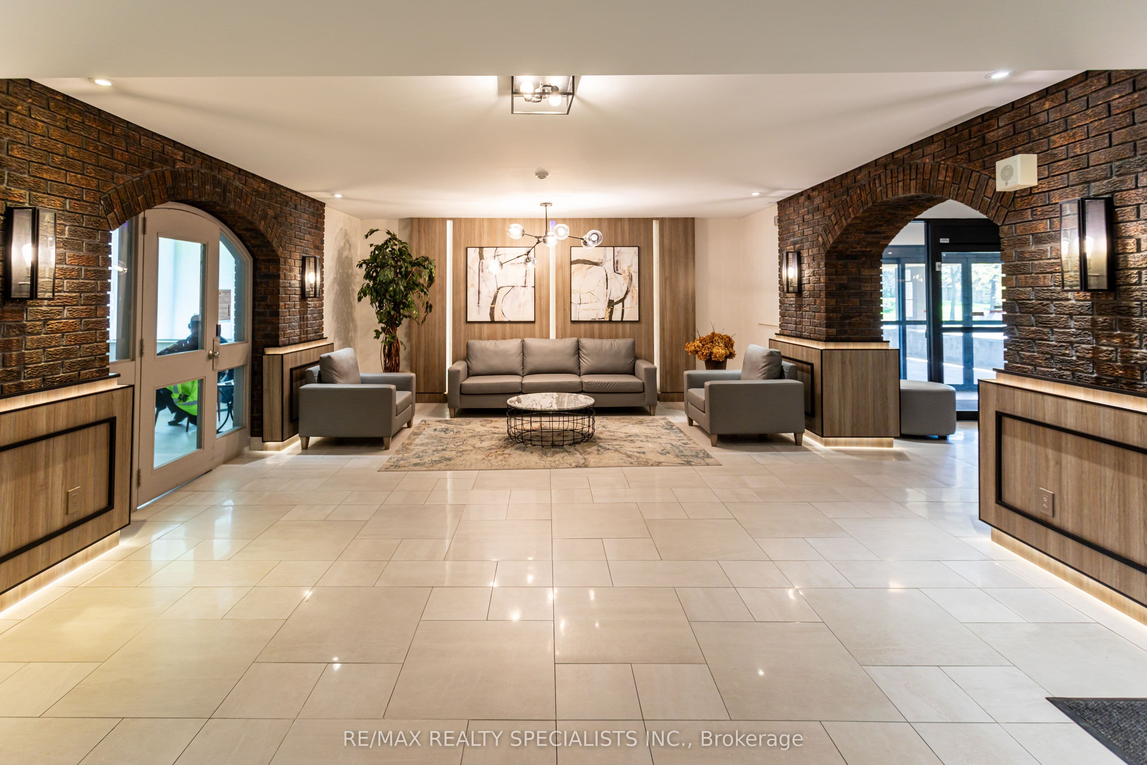 966 Inverhouse Drive 410, Mississauga, ON L5J 4B6