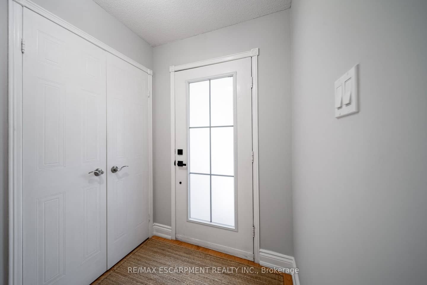 3212 Pinemeadow Drive, Burlington, ON L7M 2N7