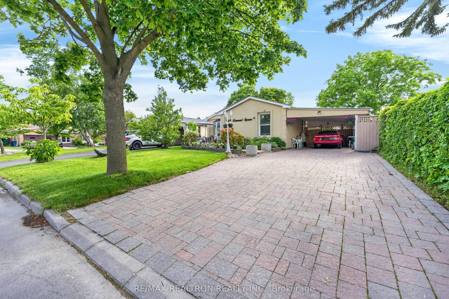 49 Tunmead Square, Toronto, ON M1B 1X1